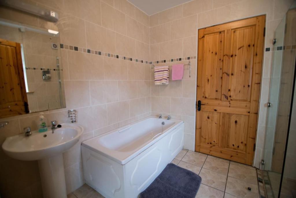 *Spacious Irish Cottage* Fanore Εξωτερικό φωτογραφία